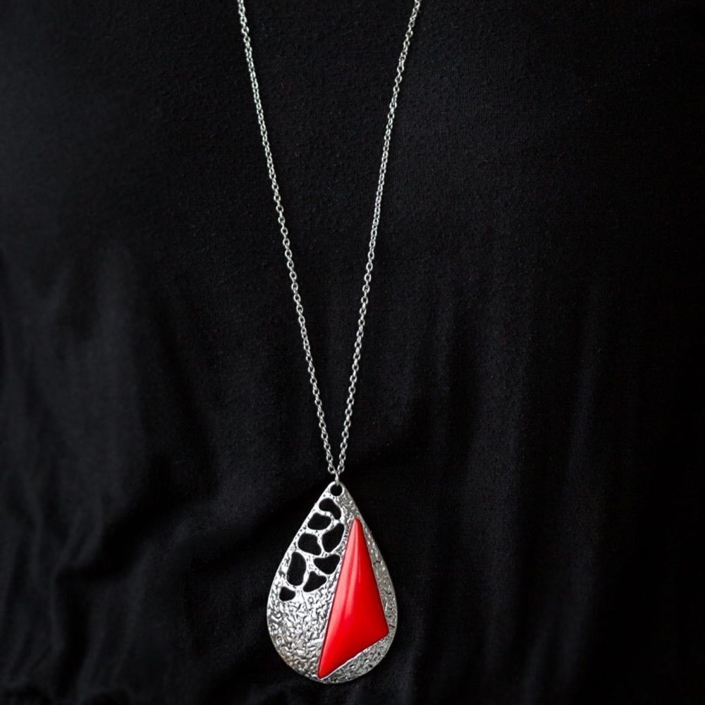 Set!! Silver tone chain with large teardrop silver pendant red accent side